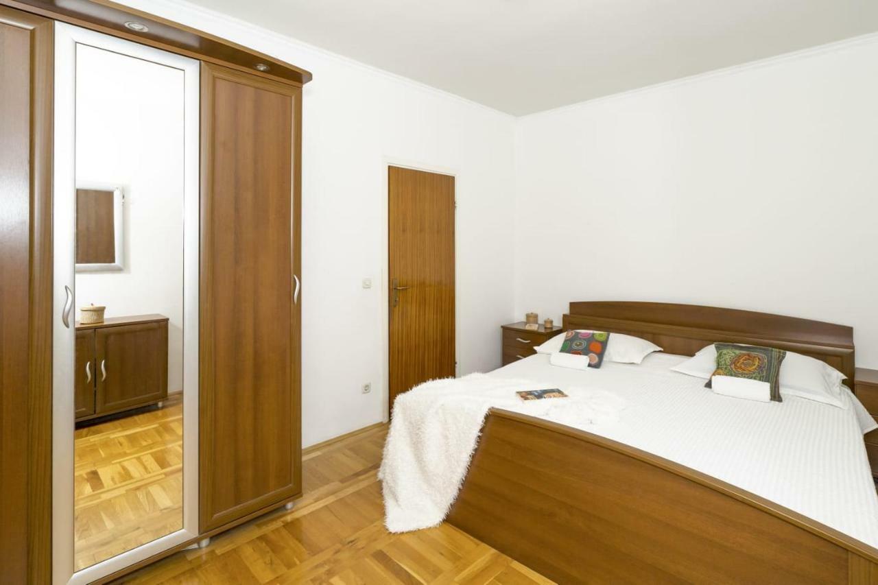 Little Place Near Sea Apartman Daire Jesenice  Dış mekan fotoğraf